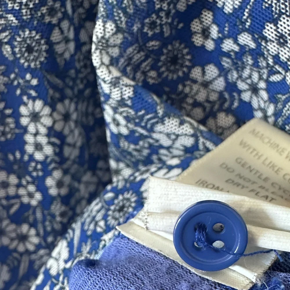 Max studio short sleeve sheer mesh top blouse blue white black floral Size XL - Picture 7 of 7